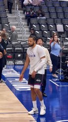 South Korean Pistons fan has great reaction to meeting Cade Cunningham