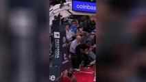 Clippers - James Harden fait danser Zion avec un crossover de génie