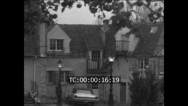 Johnny Hallyday chez Charles Aznavour – Rencontre historique (Pathé Actualités, 1962)