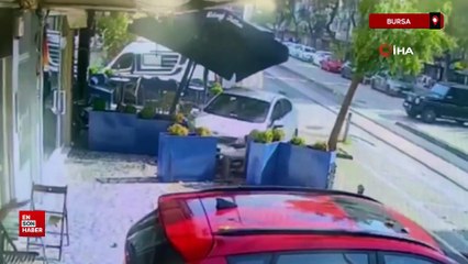 Bursa’da cipe çarpmamak için manevra yaptı, dükkana girdi