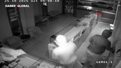 Ankara’da kuyumcudan 7 kilo altını rahat bir şekilde böyle çaldılar