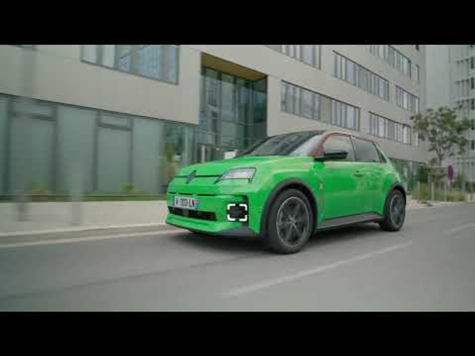 2025 Renault 5 E-Tech Electric in Techno-Grün | Detailshooting vom Stromer im Retrodesign