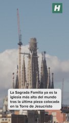La Sagrada Familia ya es la iglesia más alta del mundo después de que los operarios colocaran una de las últimas piezas de la torre central