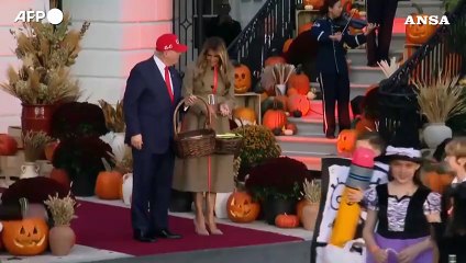 "Dolcetto o scherzetto", Trump e Melania celebrano Halloween