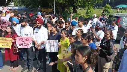 पंजाब यूनिवर्सिटी में एंटी-एफिडेविट फ्रंट का अनिश्चितकालीन धरना तीसरे दिन जारी, वीसी के निर्णय के खिलाफ छात्र संगठनों ने खोला मोर्चा