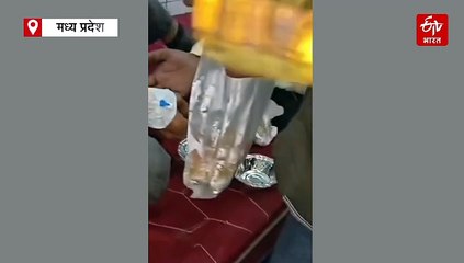 शिवपुरी के अस्पताल में बेड पर अटेंडर संग शराब पिता मिला मरीज, नर्स ने लगाई क्लास