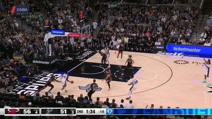 Spurs - Wembanyama envoie un alley-oop monumental