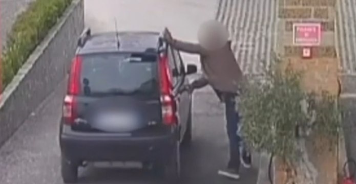 Somma Vesuviana, aggredisce con un coltello la ex mentre fa carburante: arrestato 49enne (31.10.25)