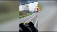 Il casello di Brescia in fiamme, l'intervento dei vigili del fuoco