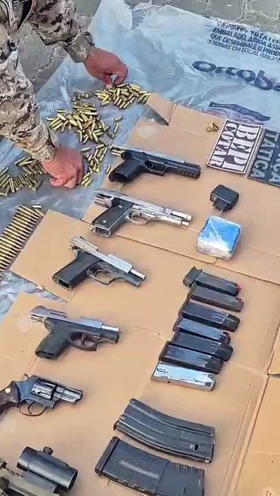 Além de mortes, armas e granadas foram apreendidas