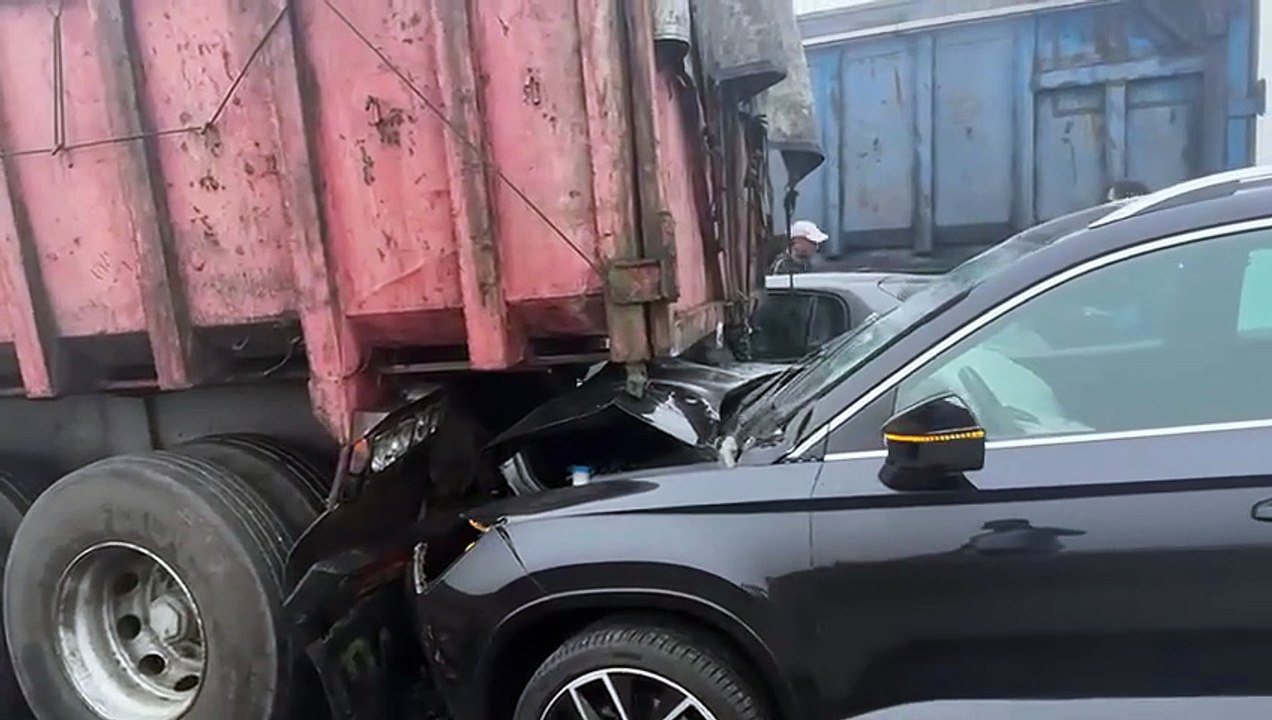 بين البيضاء والجديدة .. حاد..ثة سير ... نسأل الله السلامة والعافية بسبب الضباب الكثيف