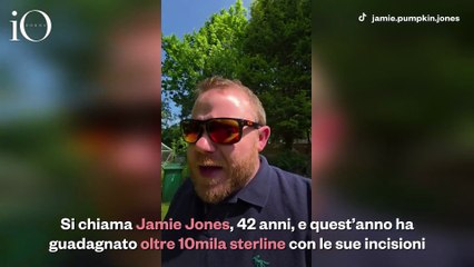 Zucche capolavoro: l'artista che scolpisce icone horror per Halloween