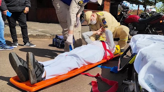 Mulher fica ferida após colisão entre Corolla e Yamaha Fazer no Bairro Periolo