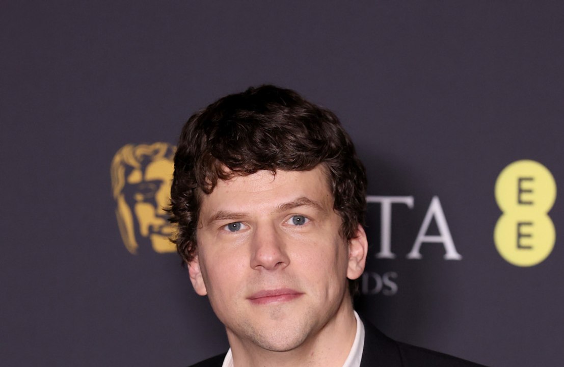 Jesse eisenberg spendet seine niere
