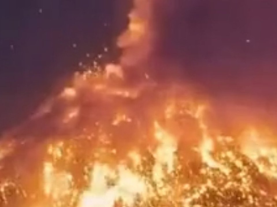 Atemberaubende Aufnahmen: Vulkan 'Fuego' spuckt Lava