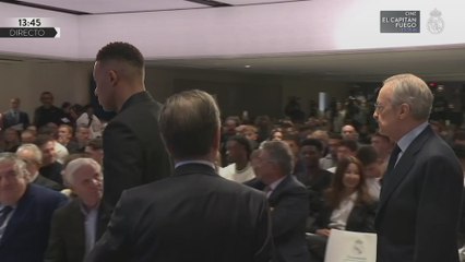 MBAPPÉ recibe la BOTA DE ORO | ACTO COMPLETO junto al FLORENTINO PÉREZ | REAL MADRID