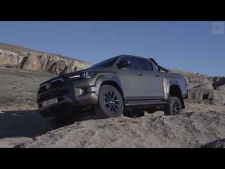 Toyota Hilux Hybrid 2025 im Härtetest: Gelände, Design & Innenraum!