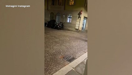 Parma, "camicia nera trionfer?" e inno al Duce: cori fascisti in sede FdI