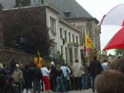 doudou 2008 - St georges et ceremonie: la sortie du Car d'or