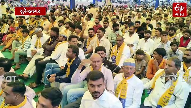 સુરેન્દ્રનગર: આમ આદમી પાર્ટીની કિસાન મહાપંચાયત, અરવિંદ કેજરીવાલે કહ્યું ‘ભાજપ અને કોંગ્રેસનો સબંધ પતિ-પત્ની જેવો’