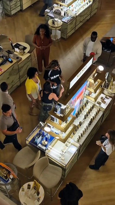 Blue Ivy Carter looking for your new perfume in Paris