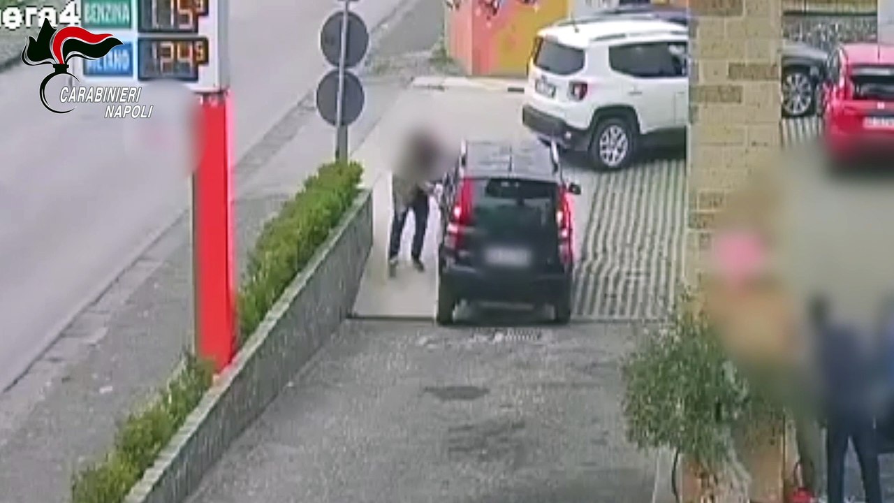 Somma Vesuviana, aggredisce la ex: il titolare dell'impianto benzina la salva