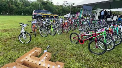 Emoção e aprendizado: 500 crianças se formam no Projeto EDUCAR PRF 2025 em Guaíra