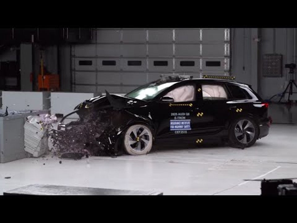 2025 Audi Q6 e-tron crasht sich zum Top Safety Pick+ | IIHS Crashtest