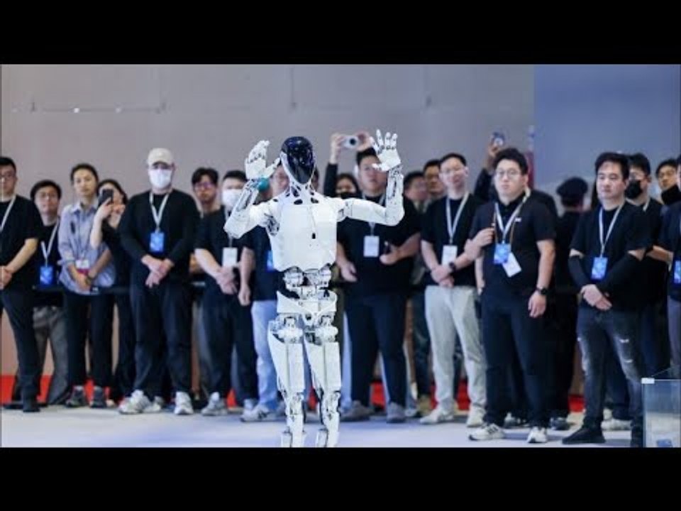 Xpeng zeigt krassen humanoiden roboter "iron" für die autoproduktion!