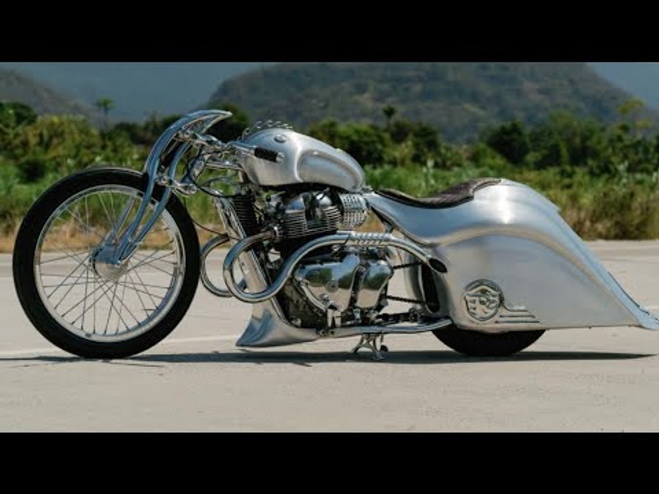 Royal Enfield Super Meteor 650 Phoenix – Lowrider trifft Bagger-Style