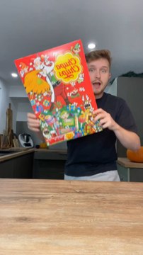 Calendrier de l’avent Chupa Chups 😱✨Un calendrier pour les fêtes de fin d’année rempli de bonbons 🎉De quoi rendre jaloux le Père Noël en personne 😂Enfin… le Père Noël doit l’avoir aussi ce calendrier, non ? 🎅🍭