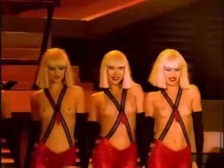 Johnny Hallyday et les filles du Crazy Horse - Tour Eiffel 2000 - Le feu