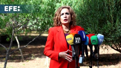 Montero acusa a Juanma Moreno de ir "a la deriva" en materia sanitaria