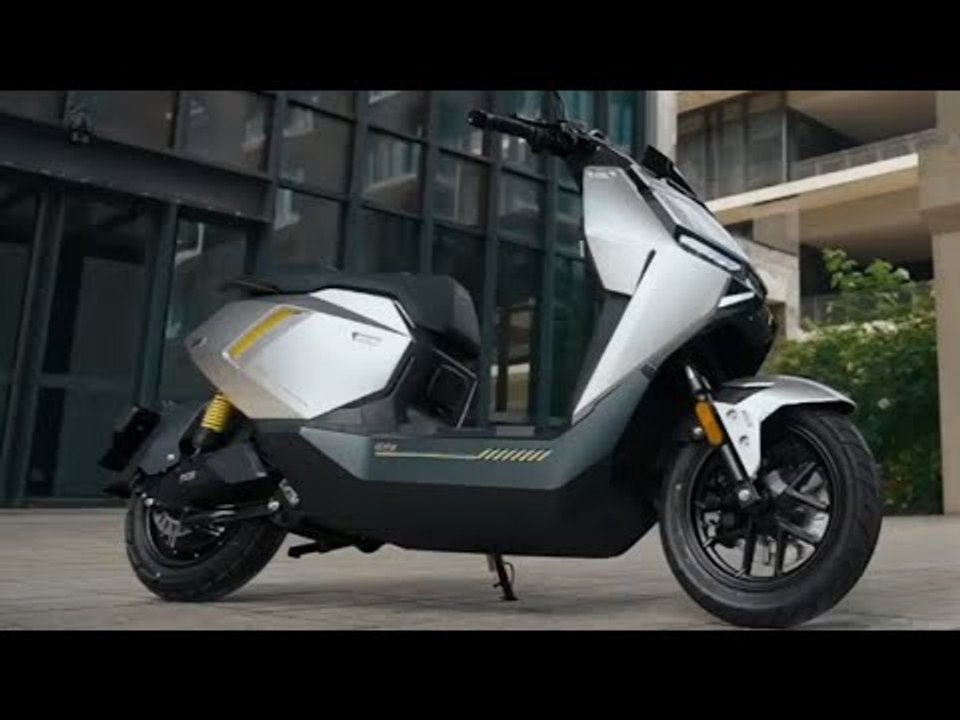 2025 NIU FX Pro: Elektro-Roller mit Boost und Motorrad-Feeling