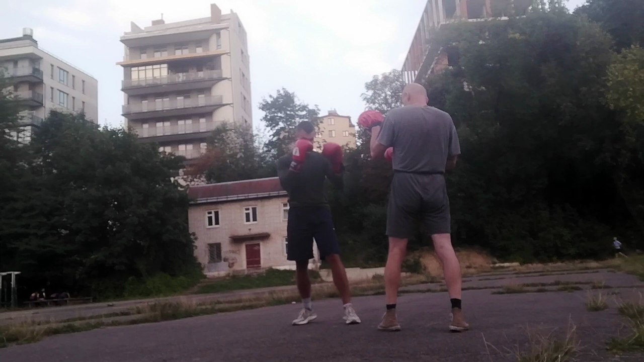 Пробиваємо джеби: два у голову, тулуб-голова і навпаки