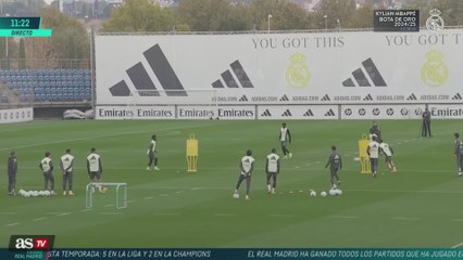 VINICIUS TROPIEZA, FALLA 3 GOLES y LO CELEBRA| Entrenamiento REAL MADRID