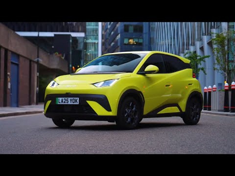 2025 BYD Dolphin Surf in in Lime Green im Detail | Exterieur, Interieur, Fahren