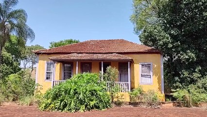 O CASARÃO ABANDONADO DAS ESTÁTUAS MISTERIOSAS... O PORÃO PODE TER SIDO UMA SINISTRA SENZALA