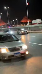 عائلات وأسر تتجمع أمام المتحف الكبير ترقبًا للافتتاح التاريخي في مشهد كرنفالي