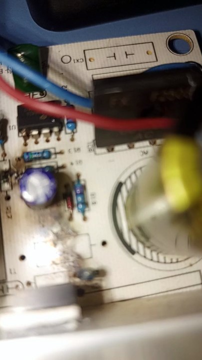 Le chargeur de mon vélo électrique est mort