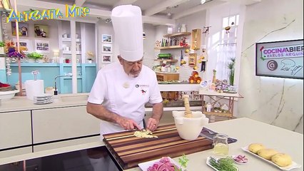 Karlos Arguiñano con mortero de mármol de Macael, fabricado por Artesanía Muro