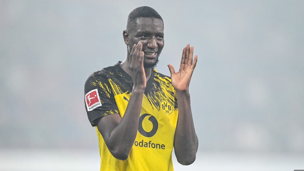 Augsburg v Borussia Dortmund