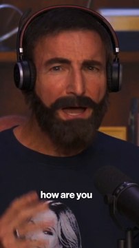 Kelly Ripa & Mark Consuelos dress as Taylor Swift, Travis Kelce for 'New Frights' Halloween sketch