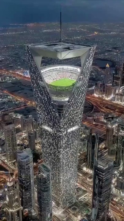 Cet incroyable stade à 350m de hauteur, pour la Coupe du monde 2034 en Arabie Saoudite, qui fait le buzz, est-il un vrai projet ou un fake qui a même piégé les médias sérieux ?