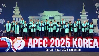 APEC Summit: World Leaders Pose for Family Photo in South Korea’s Gyeongju