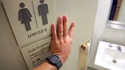 Η χρυσή τουαλέτα επιστρέφει σε δημοπρασία με τιμή εκκίνησης 10 εκατ. δολαρίων