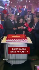 Cumhuriyet Bayramında Çocuğun Ağzına Kılıçla Pasta Vermeye Çalıştılar