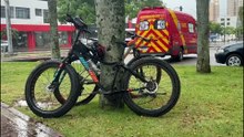 Voltinha de bike na chuva termina em clavícula quebrada, no centro de Cascavel