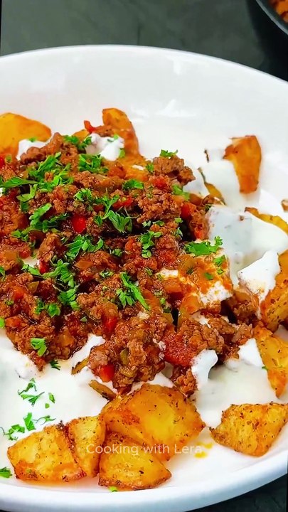 Crispy Potatoes with Yogurt & Beef Sauce 🥔 | Turkish Dinner Recipe 🇹🇷 | Easy & Delicious Family Meal