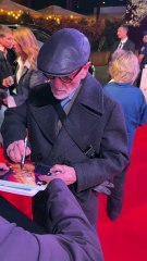 Tcheky Karyo signe des autographes lors du festival Cineroman à Nice, France, le 4 octobre 2025 ©Nihous Alexandre / BESTIMAGE
